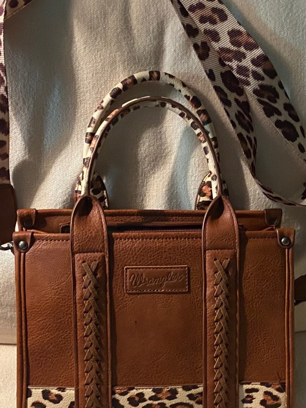 Wrangler purse, leather, medium size